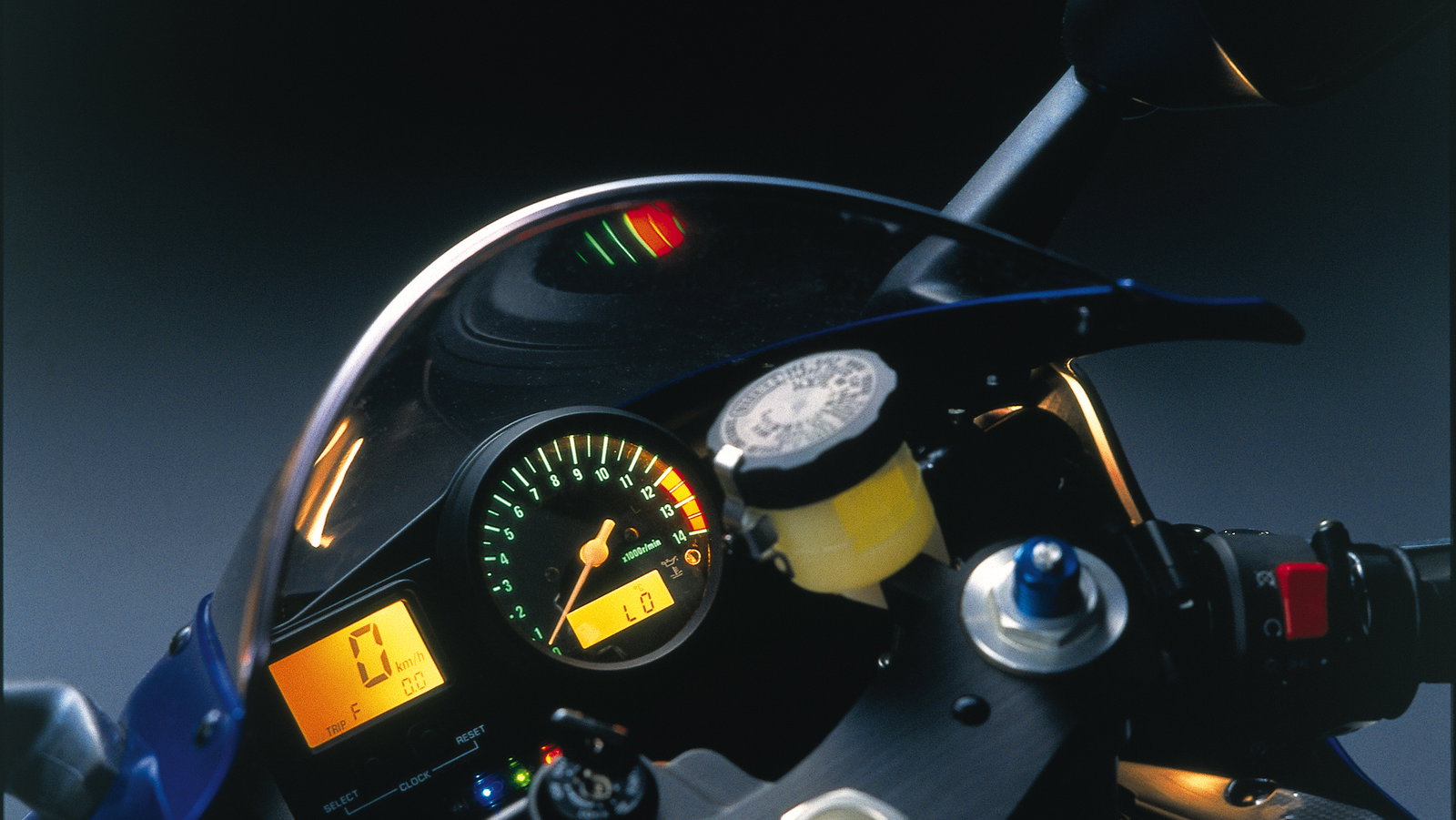 1998 Yamaha R1 cockpit